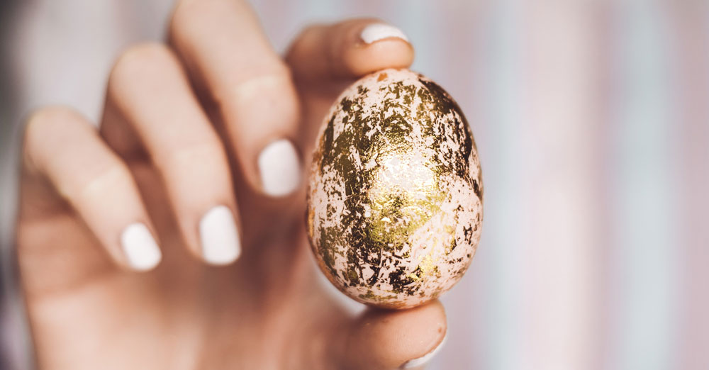 Influencer holding an Easter egg