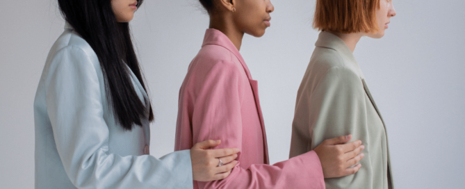 Fashionable women stand in line